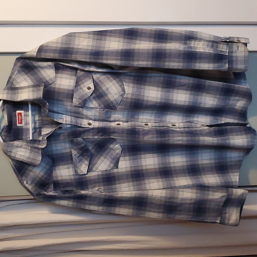 Wrangler button up shirt